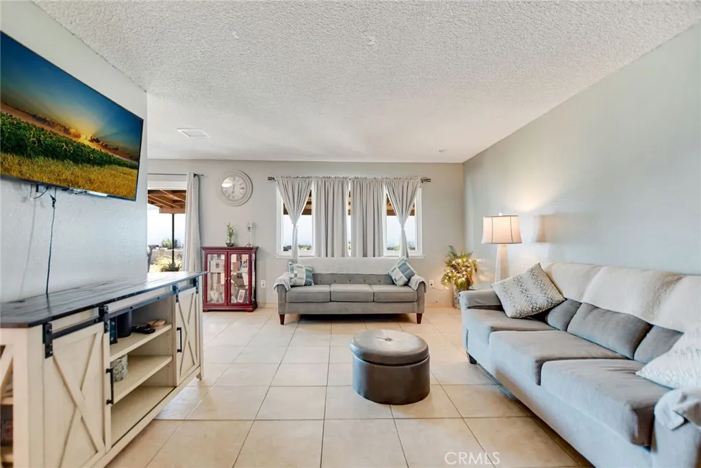 1602 Glover Street, Redlands, California 92374 home-pic-9