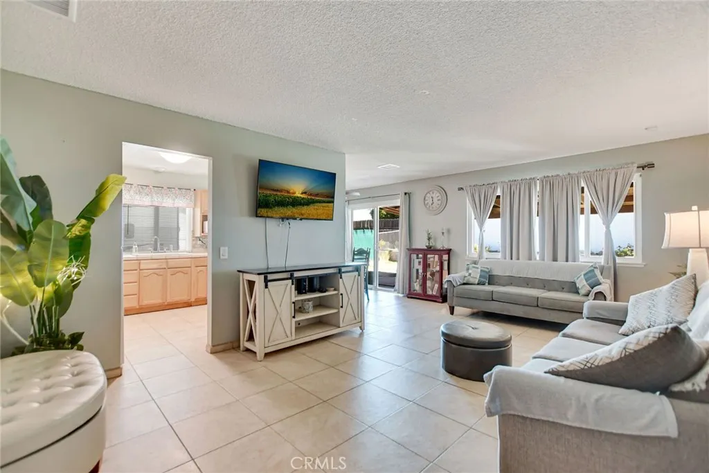 1602 Glover Street, Redlands, California 92374 home-pic-8