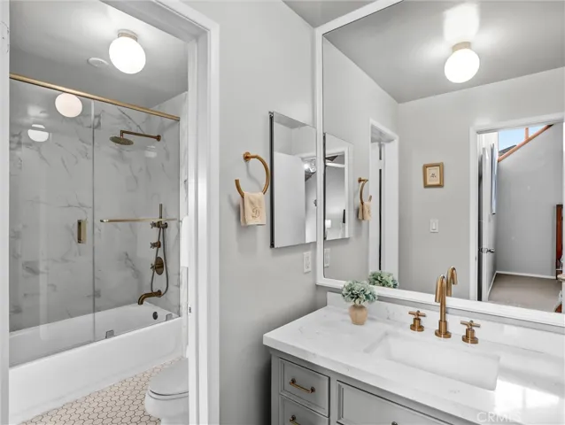 2nd floor full bath - Vanity area can be closed off or connected to the tub/shower. jack n jill to bedrooms