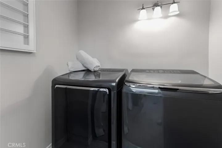 Laundry off 2nd bedroom