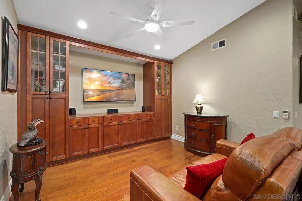 10421 Les Arbres Pl, San Diego, California 92131 home-pic-11