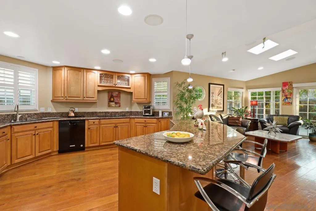 10421 Les Arbres Pl, San Diego, California 92131 home-pic-8