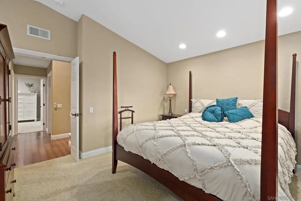 10421 Les Arbres Pl, San Diego, California 92131 home-pic-16