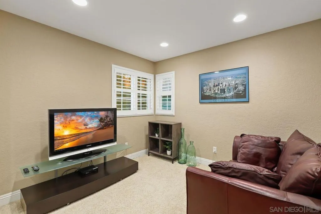 10421 Les Arbres Pl, San Diego, California 92131 home-pic-21