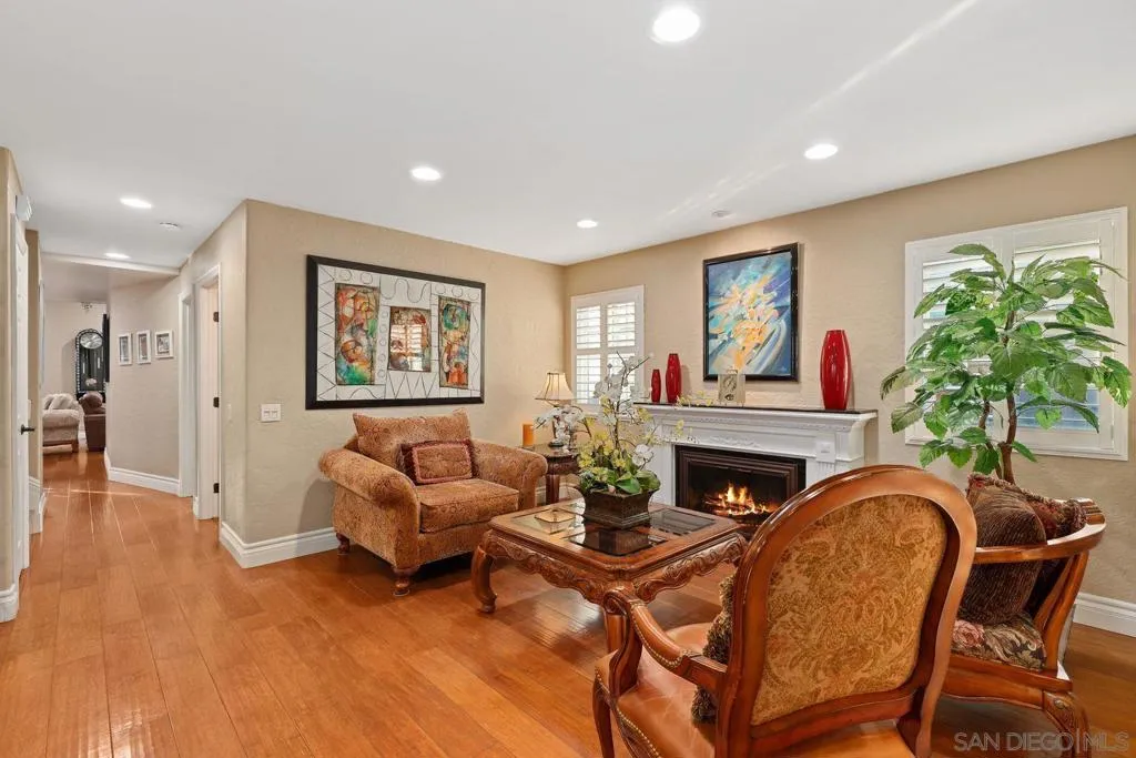 10421 Les Arbres Pl, San Diego, California 92131 home-pic-2