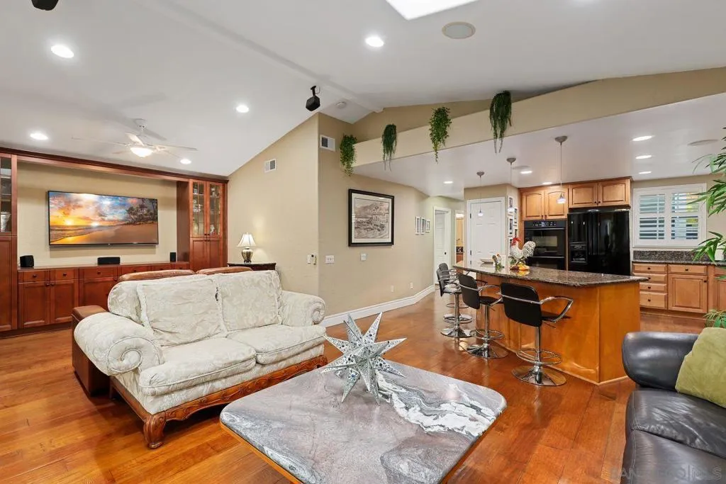 10421 Les Arbres Pl, San Diego, California 92131 home-pic-10