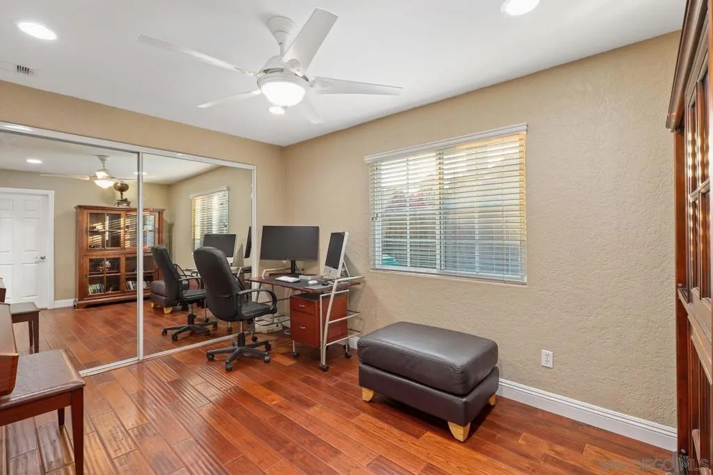 10421 Les Arbres Pl, San Diego, California 92131 home-pic-5