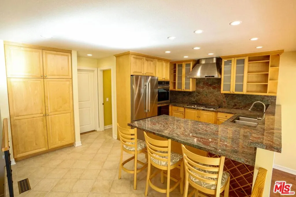 17097 Palisades Circle, Pacific Palisades, California 90272 — photo 4