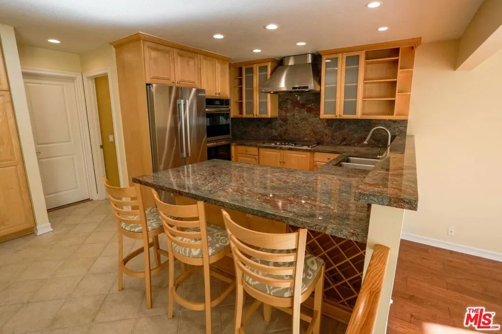 17097 Palisades Cir