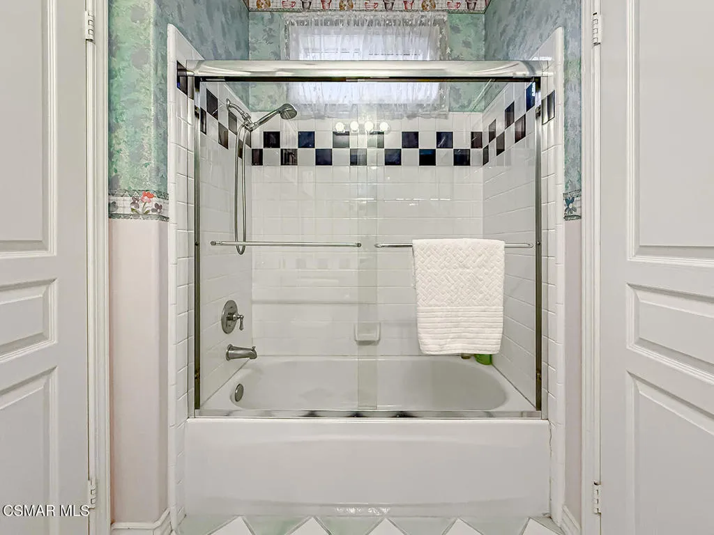 fShared Bath2