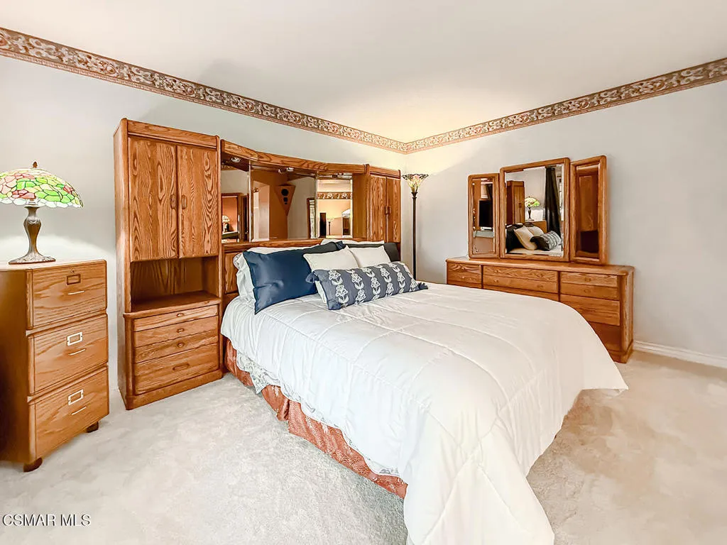iPrimary Bedroom Suite and Balcony4
