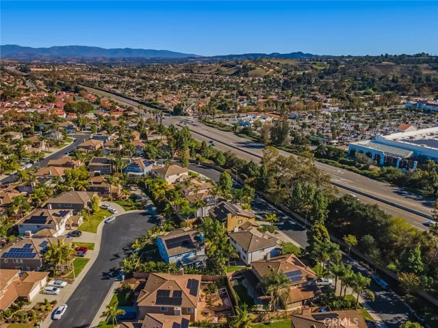 This viewpoint pulls even wider to showcase easy access from the neighborhood to nearby major thoroughfares, including quick connections to Highway 76 and Interstate 5.