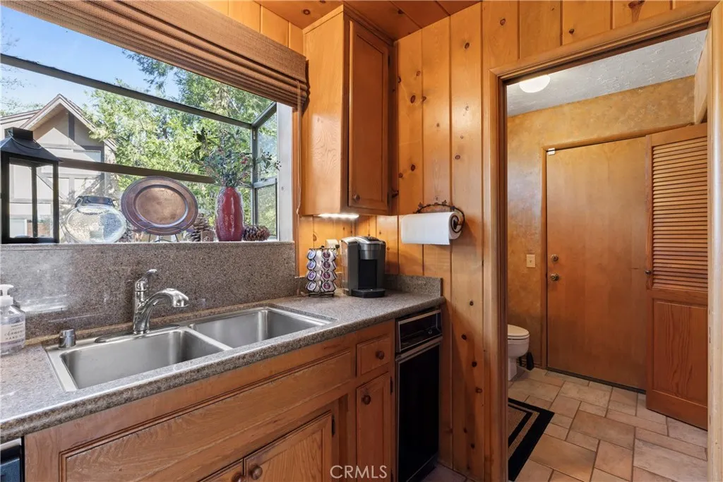 27169 Ironwood Lane, Lake Arrowhead, California 92352 home-pic-11
