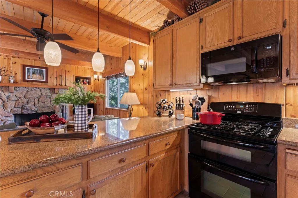 27169 Ironwood Lane, Lake Arrowhead, California 92352 home-pic-10