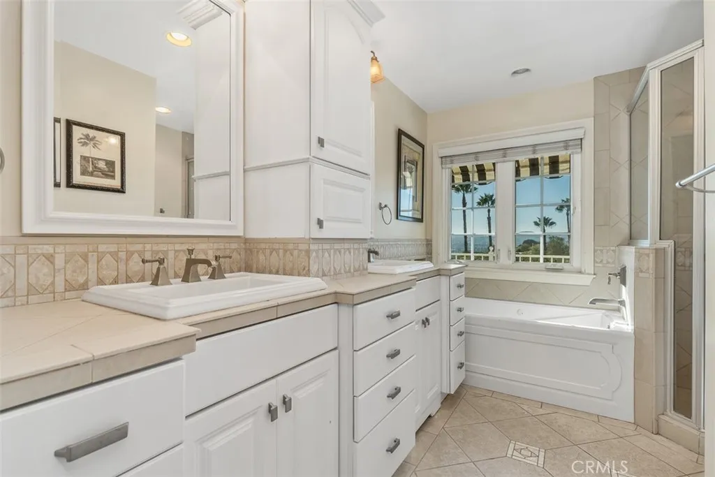 Upstairs Secondary Bathroom