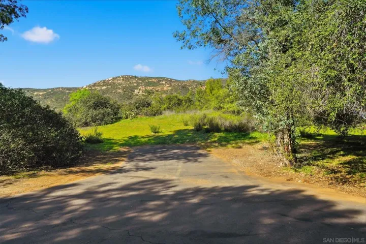 432 Arnold Way, Alpine, California 91901