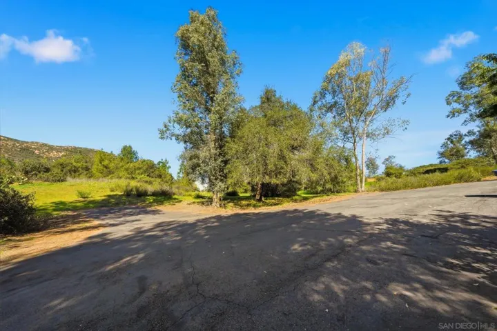 432 Arnold Way, Alpine, California 91901