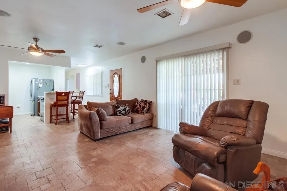 820 Frances Drive, Vista, California 92084 home-pic-6