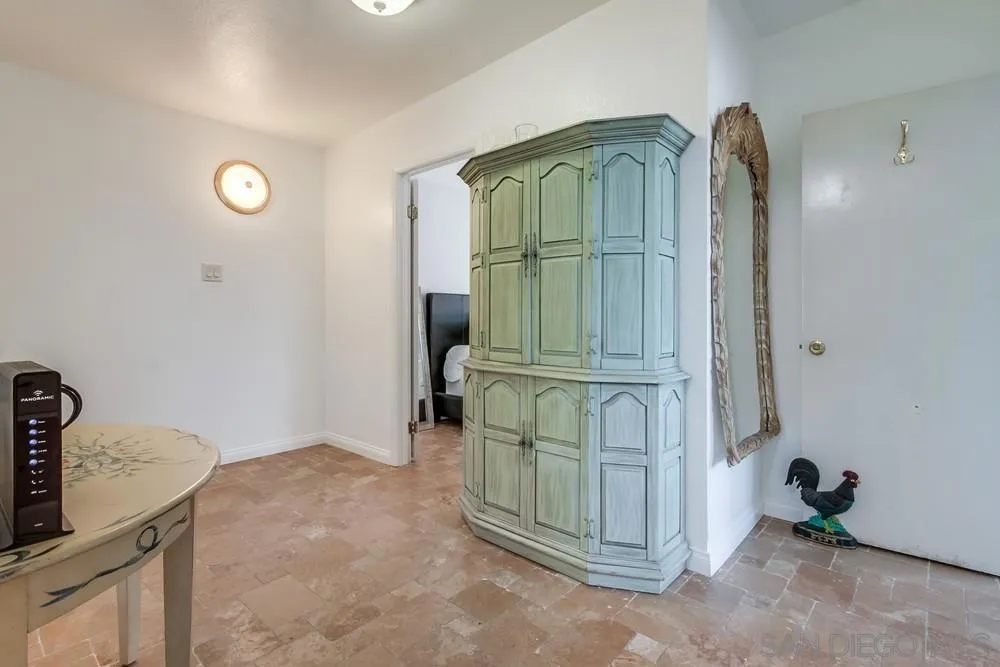 820 Frances Drive, Vista, California 92084 home-pic-18