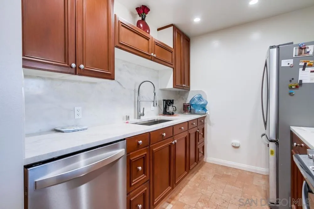 820 Frances Drive, Vista, California 92084 home-pic-10