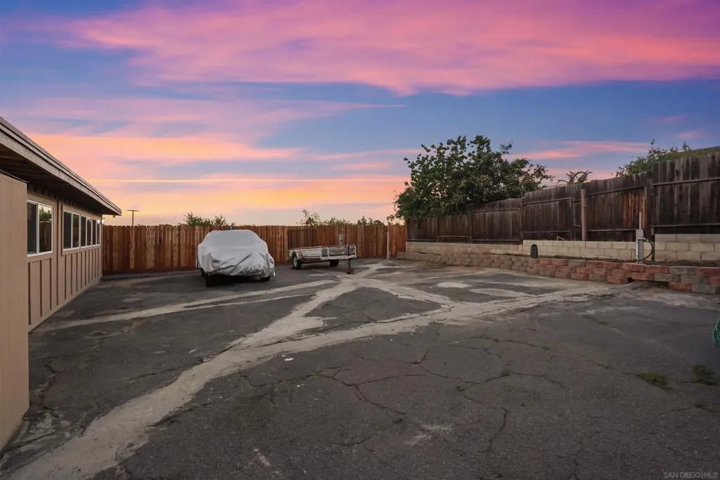 820 Frances Drive, Vista, California 92084 home-pic-30