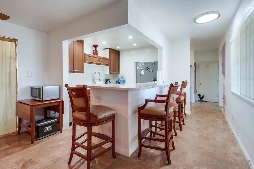 820 Frances Drive, Vista, California 92084 home-pic-12