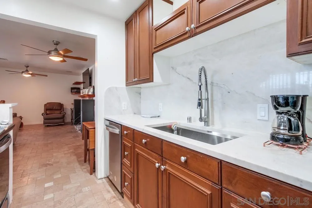 820 Frances Drive, Vista, California 92084 home-pic-11