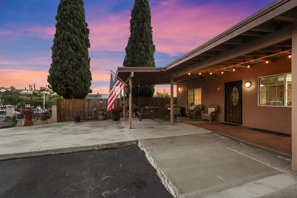 820 Frances Drive, Vista, California 92084 home-pic-2
