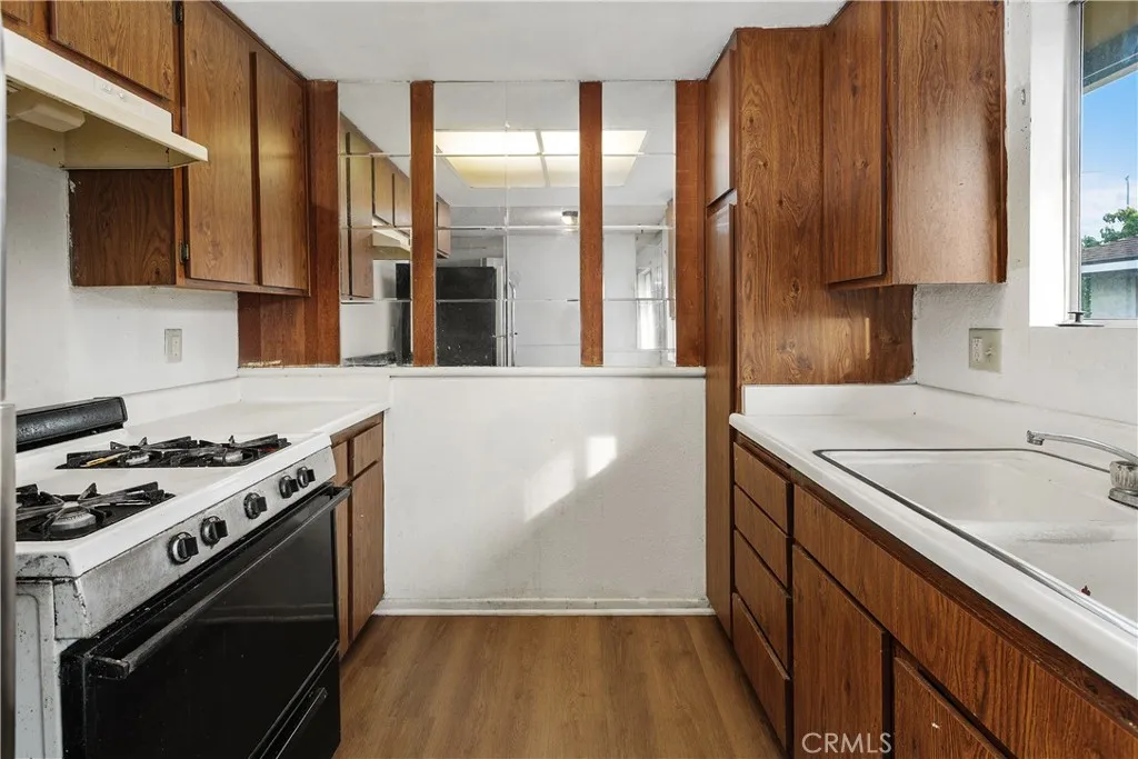 3088 Gladstone Street 4, Pomona, California 91767 home-pic-14