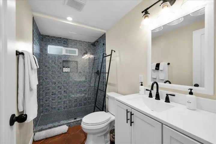 Guest Bath 2