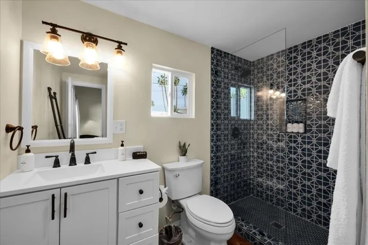 Guest Bath 1