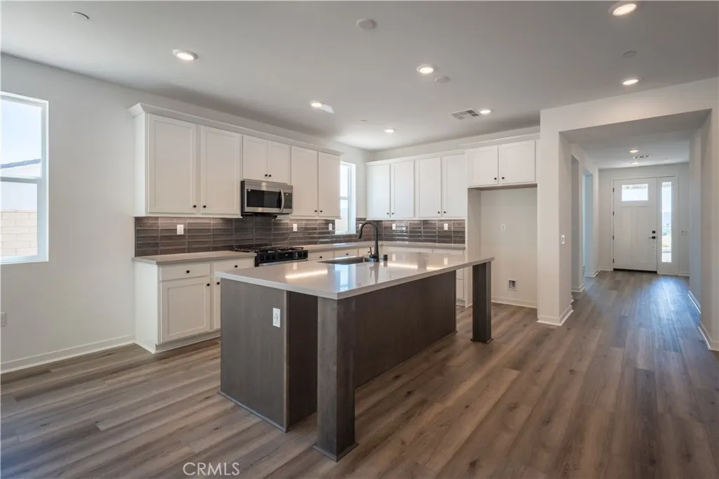 28817 Appaloosa Place, Castaic, California 91384 home-pic-3