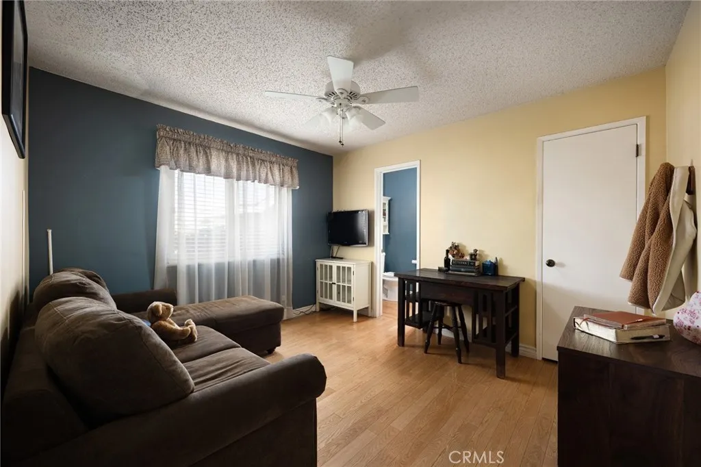 4418 West Tiller Avenue, Orange, California 92868 home-pic-9