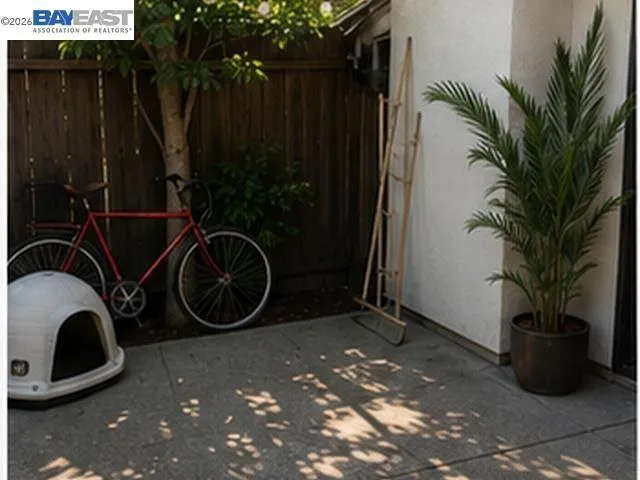Front Yard-AI Virtually Staged