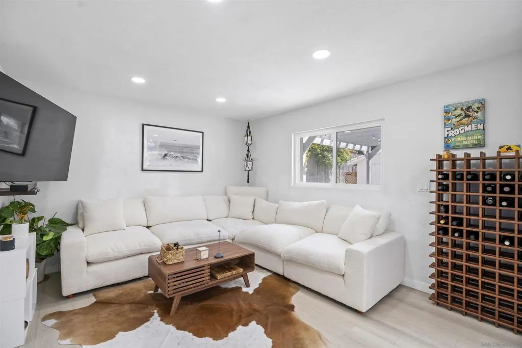 7573 Gayneswood Way, San Diego, California 92139 home-pic-7