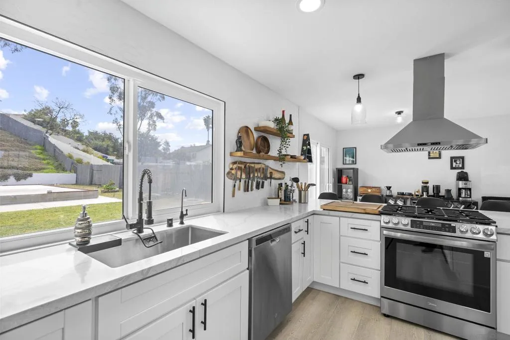 7573 Gayneswood Way, San Diego, California 92139 home-pic-12