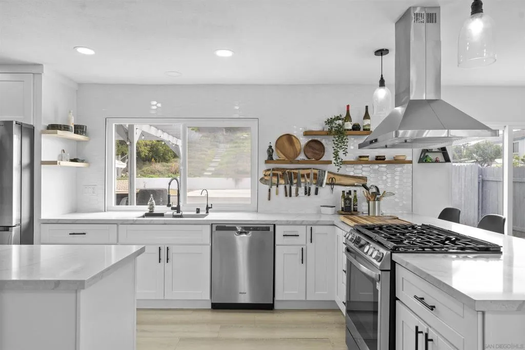 7573 Gayneswood Way, San Diego, California 92139 home-pic-2