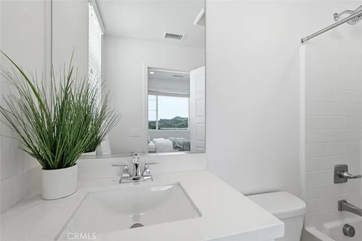 Guest bath(attached to bedroom)