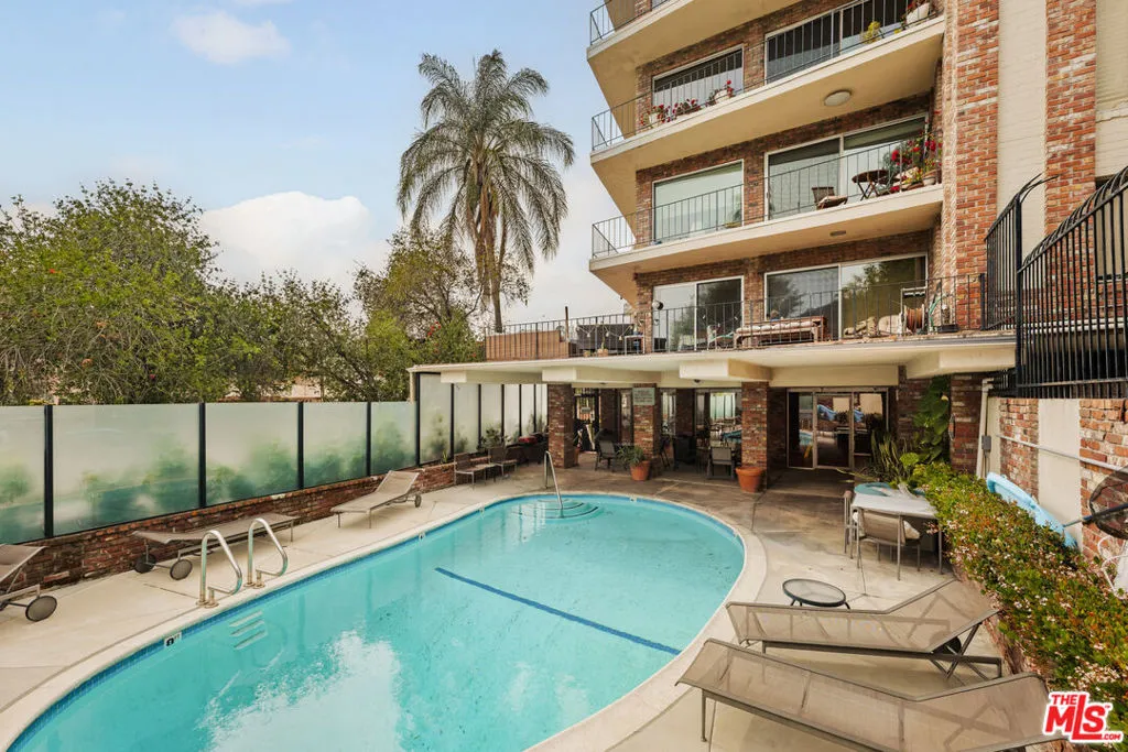 2260 N Cahuenga Boulevard 405, Los Angeles, California 90068 home-pic-11