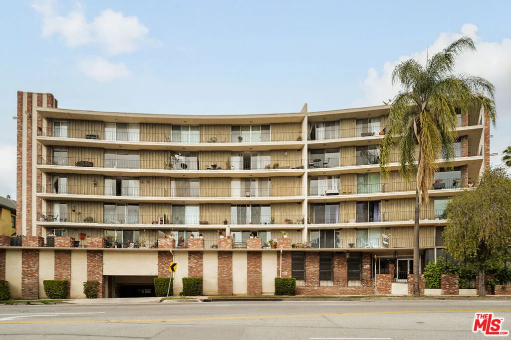 2260 N Cahuenga Boulevard 405, Los Angeles, California 90068 home-pic-12