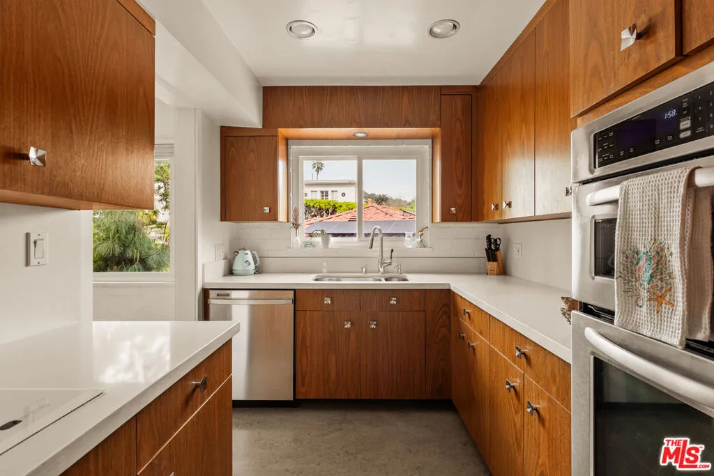 2260 N Cahuenga Boulevard 405, Los Angeles, California 90068 home-pic-6