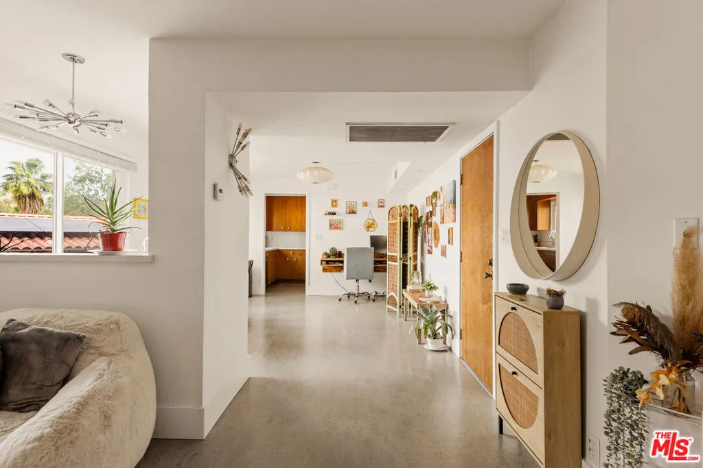 2260 N Cahuenga Boulevard 405, Los Angeles, California 90068 home-pic-3