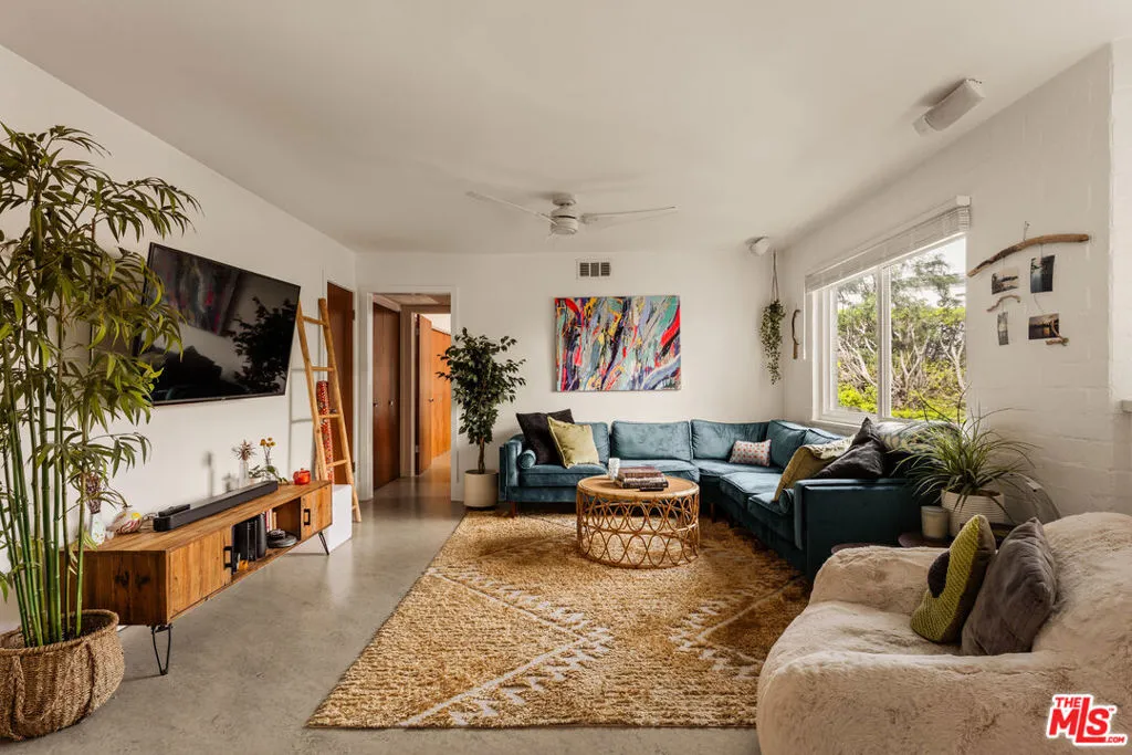 2260 N Cahuenga Boulevard 405, Los Angeles, California 90068 home-pic-1