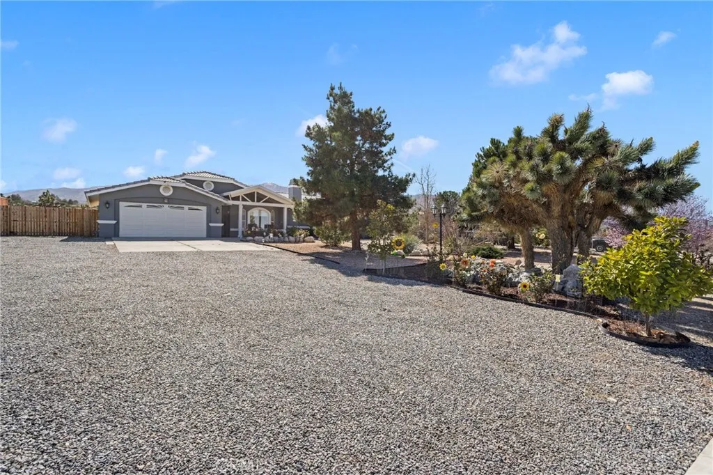 1213 Mono, Pinon Hills, California 92372 home-pic-8