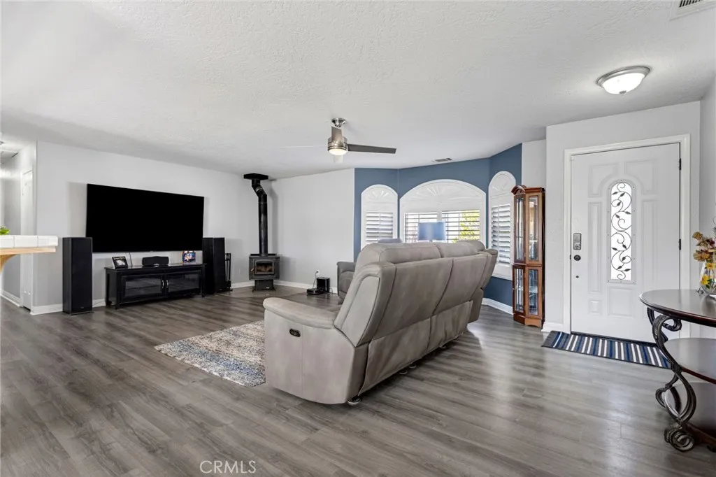 1213 Mono, Pinon Hills, California 92372 home-pic-10