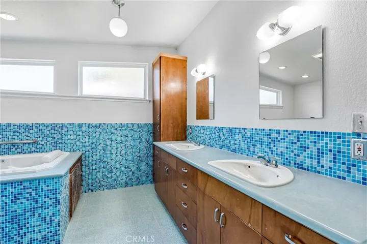 5694 N Winchester, Fresno, California 93704