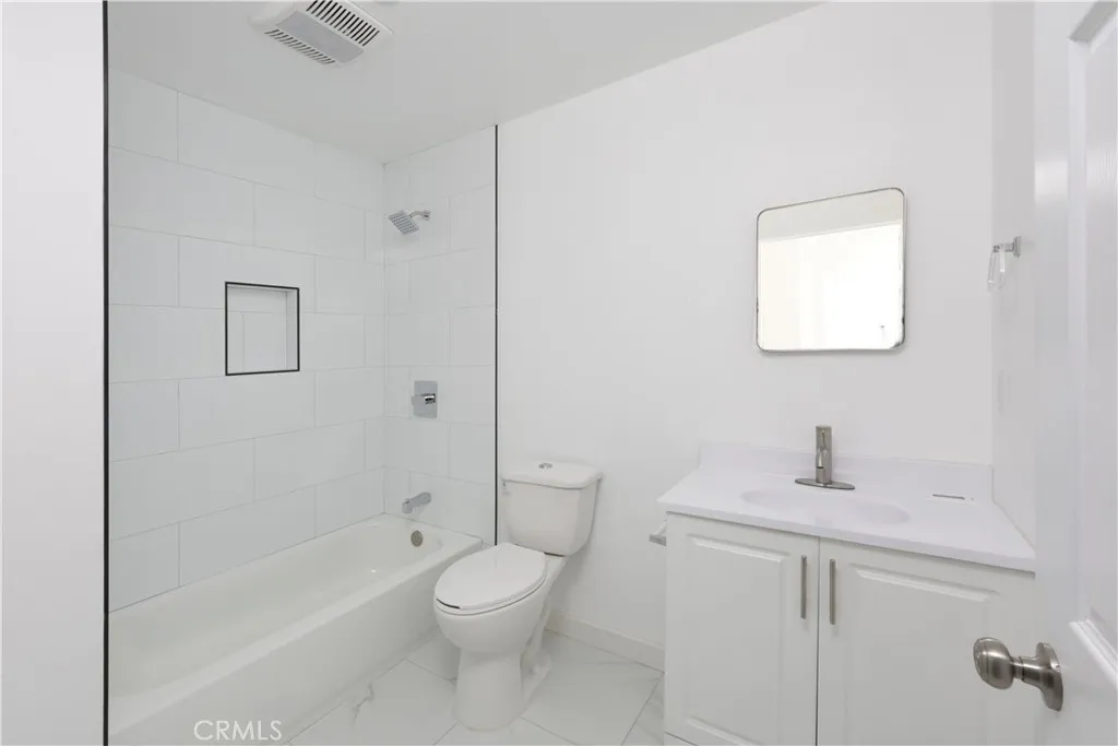 832 Mcfarland, Wilmington, California 90744 home-pic-21
