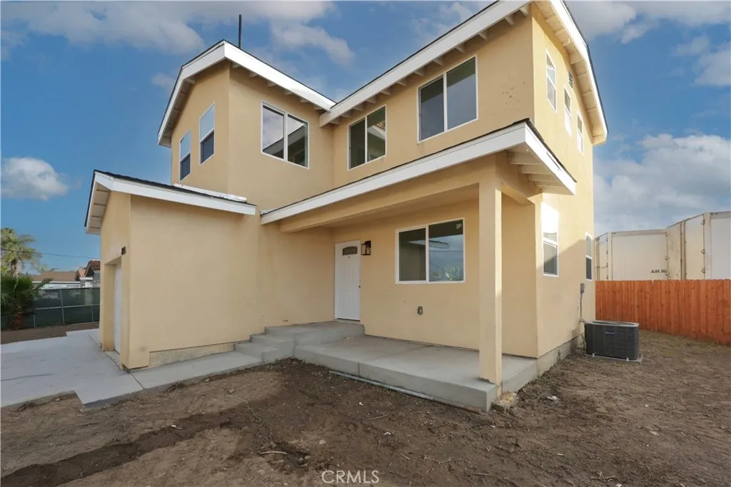 832 Mcfarland, Wilmington, California 90744 home-pic-23