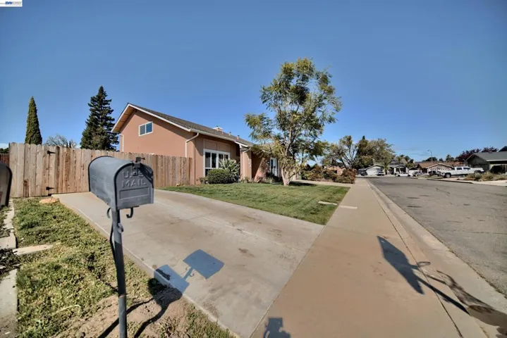 1425 1425 Forest Dr, Turlock, California 95380