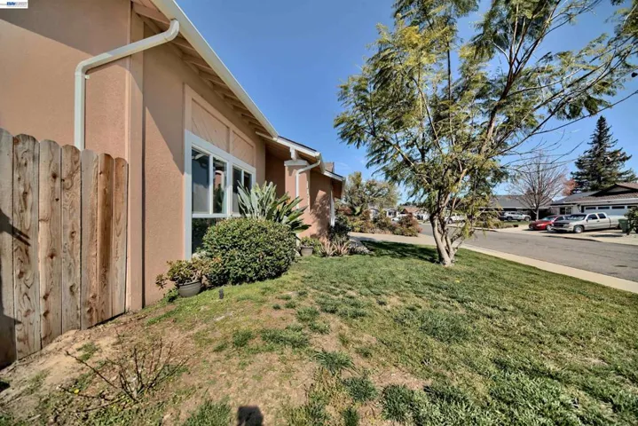 1425 1425 Forest Dr, Turlock, California 95380